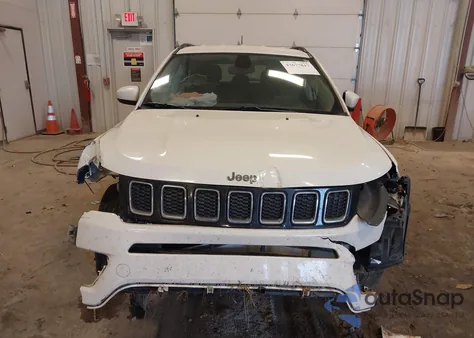2019 Jeep Compass Latitude 4X4 z USA, uszkodzony, nr VIN 3C4NJDBB0KT646184